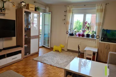 Expose Sonnige 3,5 Zimmer Wohnung mit Loggia und TG-Platz!