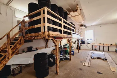 Große Garage im Ortszentrum von Mauerkichen