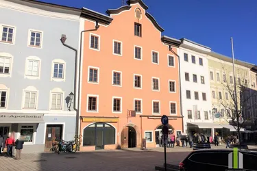 Direkt am Bayrhamerplatz