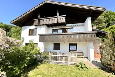 Edles Landhaus mit Pool am Waldrand in Hanglage mit Panoramablick