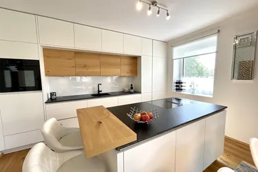 Neuwertige 4-Zi.-Wohnung mit Terrassenbalkon am Holzöstersee (ca. 300m)