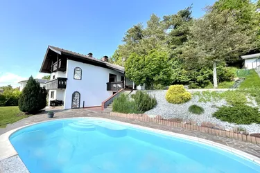 Edles Landhaus mit Pool am Waldrand in Hanglage mit Panoramablick