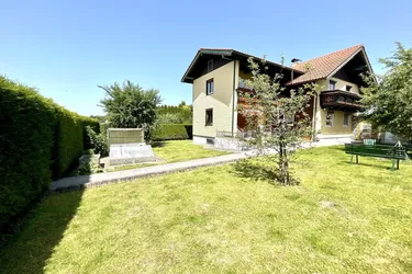 Geräumiges Ein-Zweifamilienhaus mit 2 Garagen, Keller und Garten