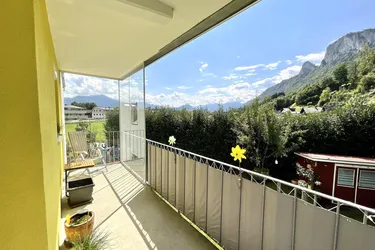 Elegante 3-Zi.-Wohnung mit Terrassen-Eckbalkon, Carport + 2 KFZ-Stellplätze