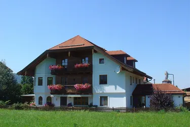GROSSZÜGIGE 3,5-ZIMMERWOHNUNG MIT TERRASSE