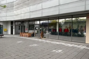 LICHTDURCHFLUTETE GEWERBEFLÄCHE DIREKT AM MARKTPLATZ IN WARTBERG/AIST!