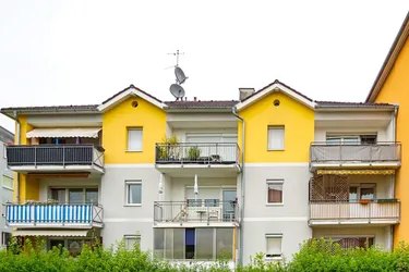 Urbanes Wohnen in Top-Lage: 3-Zimmer-Wohnung mit Balkon in Langenstein - Jetzt für nur 109.700 € sichern!