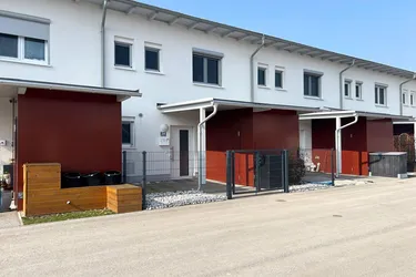 MODERNES REIHENHAUS MIT GARTEN UND GARAGE IN ATTNANG PUCHHEIM