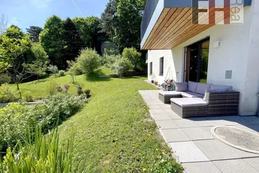 Exquisite Wohnung in luxuriöser Anlage, großer Eigengarten, Wellness- und Fitnessraum, Outdoorpool !