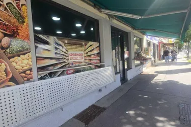 UNBEFRISTETER Mietvertrag! Gut eingeführtes Geschäftslokal für Lebensmittelhandel in Hietzing.