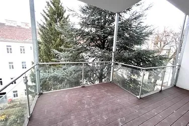 ERSTBEZUG: wunderschöne 4 Zi.-Wohnung mit sehr großem Balkon