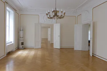 Repräsentative Beletage in Biedermeierhaus, Nähe Haus des Meeres