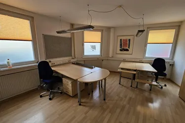 Moderne Büro/Praxis-Räumlichkeiten in zentraler Lage mit top Ausstattung und U-Bahn-Anbindung!
