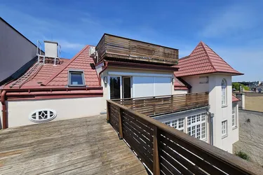 Familienjuwel mit XXL Terrasse in saniertem Stilhaus - für Verwöhnte und alle, die Besonderes lieben...