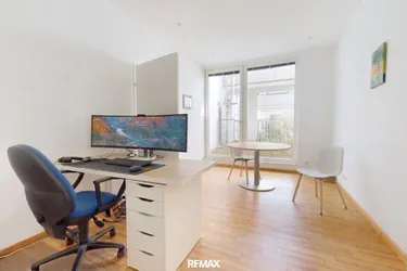 Innenhofseitiges Büro mit Terrasse und Garten beim Genochplatz
