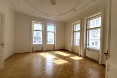 UNBEFRISTET - Repräsentatives 9-Zimmer Altbau-Büro mit Balkon und Blick auf das Rathaus – ca. 293 m² in bester Innenstadtlage