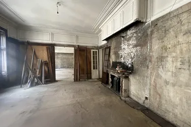 UNBEFRISTET - &lt;&gt; Repräsentatives 7-Zimmer Altbau-Büro mit Blick auf das Rathaus – ca. 300 m² in bester Innenstadtlage