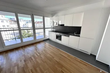 UNBEFRISTET - Tolle Loggia - Helle 5-Zimmer Neubau Maisonette-Wohnung mit separater Küche, Lift, Gartennutzung und Garagenplatz optional