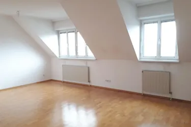 Expose Helle, moderne 2-Zimmer-Dachgeschoss-Altbauwohnung in guter, zentraler Lage des 14. Bezirks