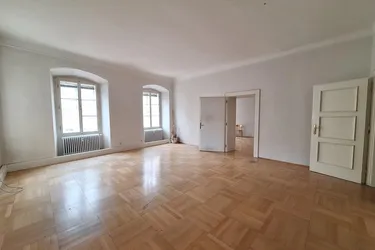 Großzügiges, modernes und multifunktional nutzbares 6-Zimmer- Altbaubüro