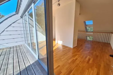 360 Tour / Parkblick - Exklusive, modern ausgestattete 2-Zimmer-Maisonette-Dachterrassenwohnung in bester Lage des 9. Bezirks