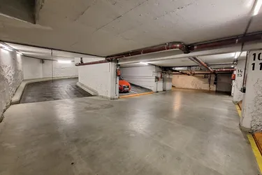 360 Tour / Tiefgaragenplatz (Duplex = Stapelparkplatz) in ruhiger, zentraler Lage des 5. Bezirks