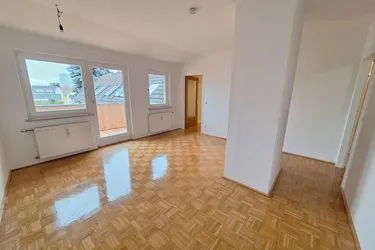 360 Tour / Sehr schön sanierte 2-Zimmer-Dachgeschoss-Neubauwohnung mit Balkon in zentraler Lage