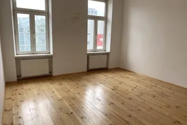 Helle 2-Zimmerwohnung in charmantem Altbau, Küche mit Platz für Sitzecke, Zimmer zentral begehbar, Nähe Linien 2 + 31 + 33 und U6-Dresdnerstraße!