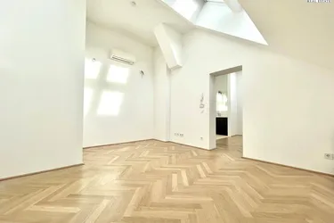 Sonnige 2 Zimmer Dachgeschoß Wohnung in Bestlage - nähe Stephansdom