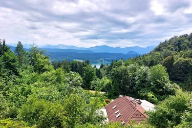 TOP LIEGENSCHAFT mit Wörtherseeblick! Gepflegtes Apartmenthaus auf großem Grundstück mit fantastischem Baupotential!