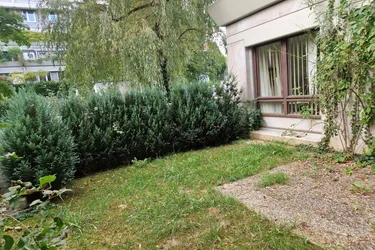 Perfekte Wohnung für Familie oder Praxis in der Terrassenhaussiedlung