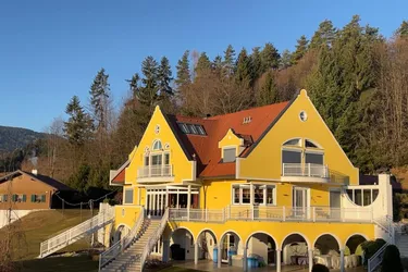 Eine der elegantesten Villen in Österreich liegt in einer wunderbaren Aussichts-, Sonnen- und Ruhelage in der Südweststeiermark