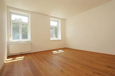 Neu sanierte Dreizimmerwohnung mit Balkon in den Innenhof - WG geeignet - sehr gute Infrastruktur - Nähe FH Joaneum