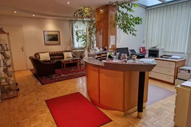 Perfekte Wohnung für Familie oder Praxis in der Terrassenhaussiedlung