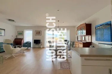 Schöne 2-Zimmer-Wohnung mit großem Balkon, Tiefgaragenstellplatz und top Ausstattung in Krumpendorf.