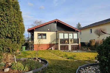 schöner Bungalow mit Wintergarten