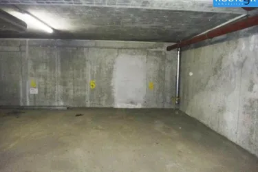 Tiefgaragenplätze neben U1 Station