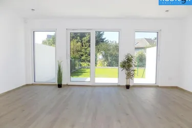 Modernes neuwertiges Eckreihenhaus mit Garten