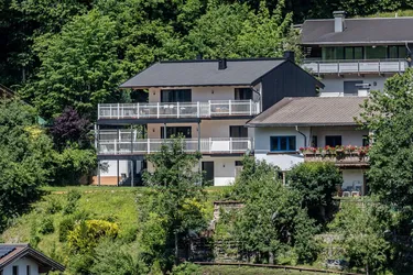 Modernes Zweifamilienhaus/Generationshaus in sehr schöner Aussichtslage