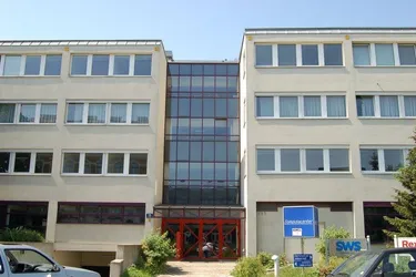 Expose Werkstatt und Bürofläche im modernen Bürogebäude!