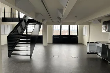 LOFT BÜRO IN REPRÄSENTATIVEM BÜROHAUS