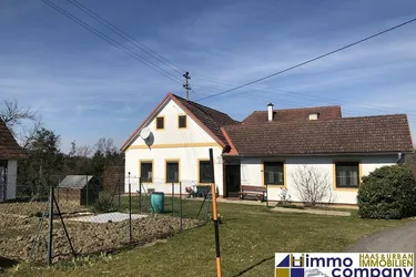 Expose Selbstversorgung möglich - Ca. 4,5 ha Grund mit Bauernhaus und Bauplätzen