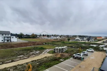 2-Raum Dachgeschosswohnung mit großer Terrasse und Parkplatz