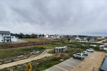 2-Raum Dachgeschosswohnung mit großer Terrasse und Parkplatz