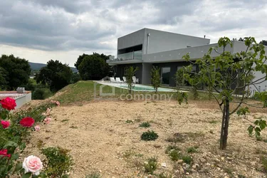Traumvilla in Castelo de Paiva: Neuwertig, 600m², 5 Zimmer – Ihr neues Zuhause für 1,2 Mio. €!