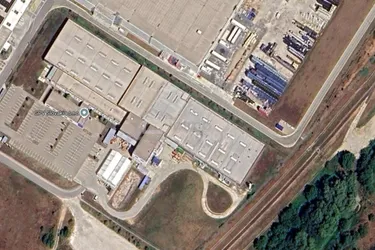 Neuwertige Produktionshallen, Lagerhallen, Bürogebäuden ca.11.000m² Flächen. Vollvermietet. In Hlohovec