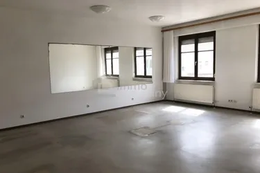 Studio mit Umkleiden / Dusche / WC
