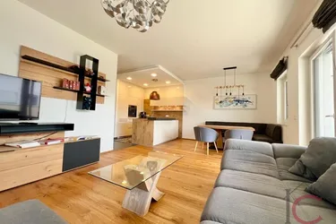 Stilvolle 3-Zi.-Wohnung mit großer Terrasse, Top-Ausstattung, TG-Platz, nahe Ossiacher See