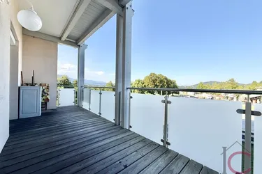 Schöne 3-Zi.-Seeblick-Wohnung mit überdachter Terrasse in Faak am See