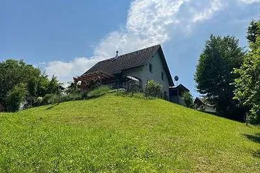 *Traumhaftes Baumeister Landhaus in sonniger Ruhelage mit Eigenwald + Wiese *